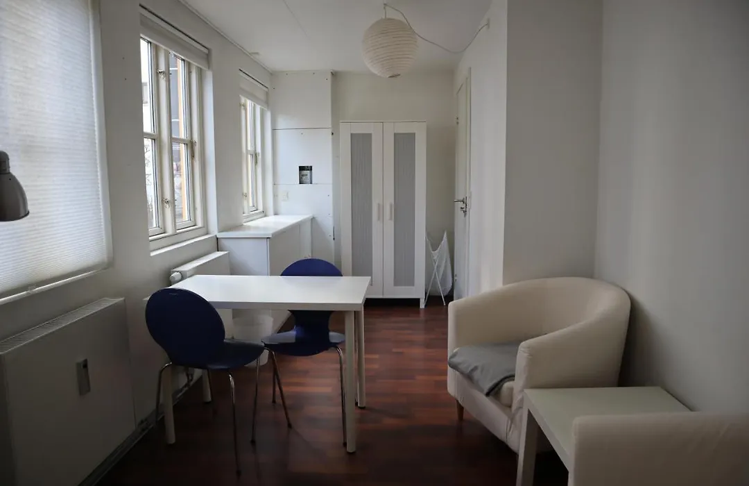 Rooms In Quiet Yellow Courtyard Apartment-1