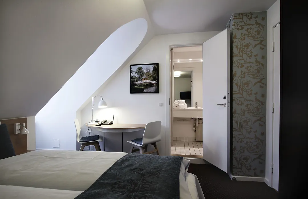 Savoy Hotel-1
