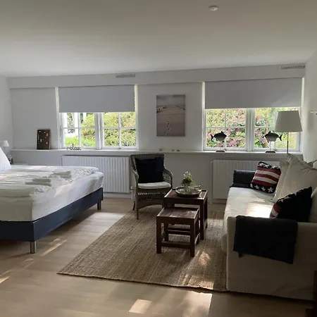 Trouville Bed & Breakfast-3