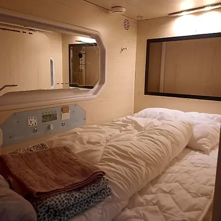 Wooden Box With Sleeping Amenities Vindegade 53E-2