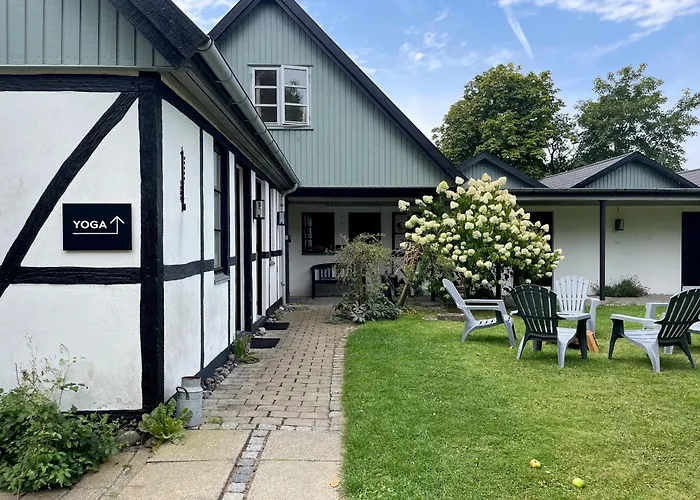 Kirsebaerkroen - The Inn Between Præstø