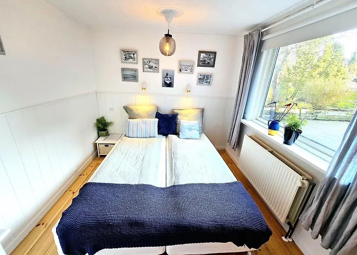 Guesthouse 'Blue House' In Vintage Villa&Garden