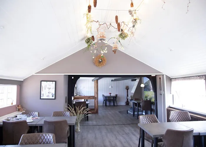 Hotel Strandgaarden Vesterø Havn